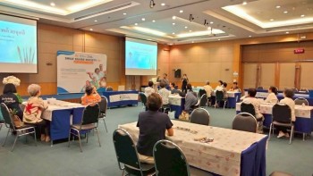 วาดภาพระบายสี ศิลปะด้วยมือวัยเก๋า ครั้งที่ 6